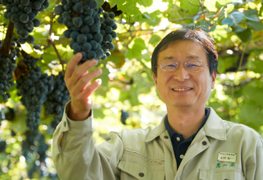 岩の原葡萄園 製造部 部長 上村宏一